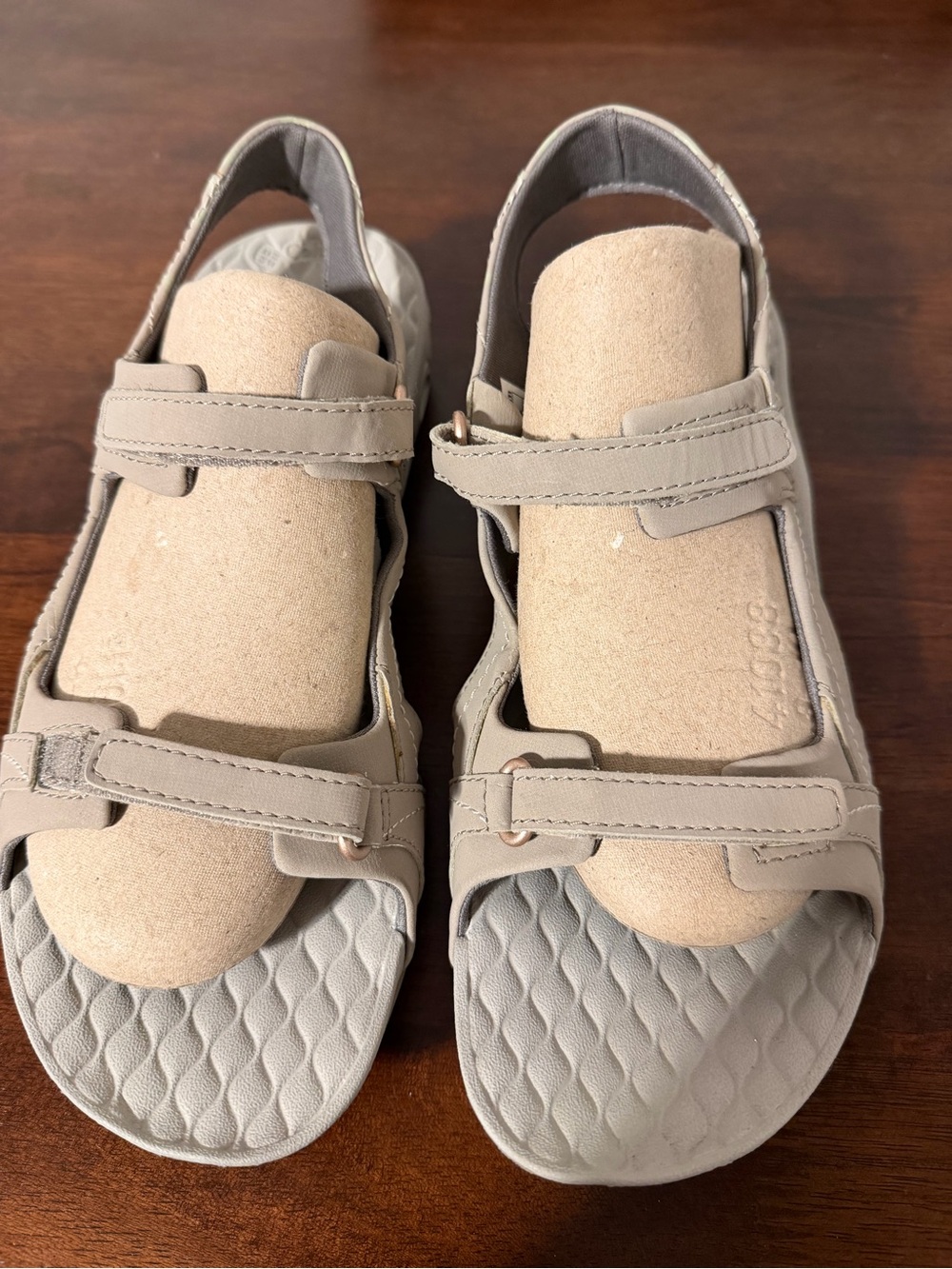 Columbia Seneca Lake Omni Grip Casual Sandal Womens Size 8 Beige EUC